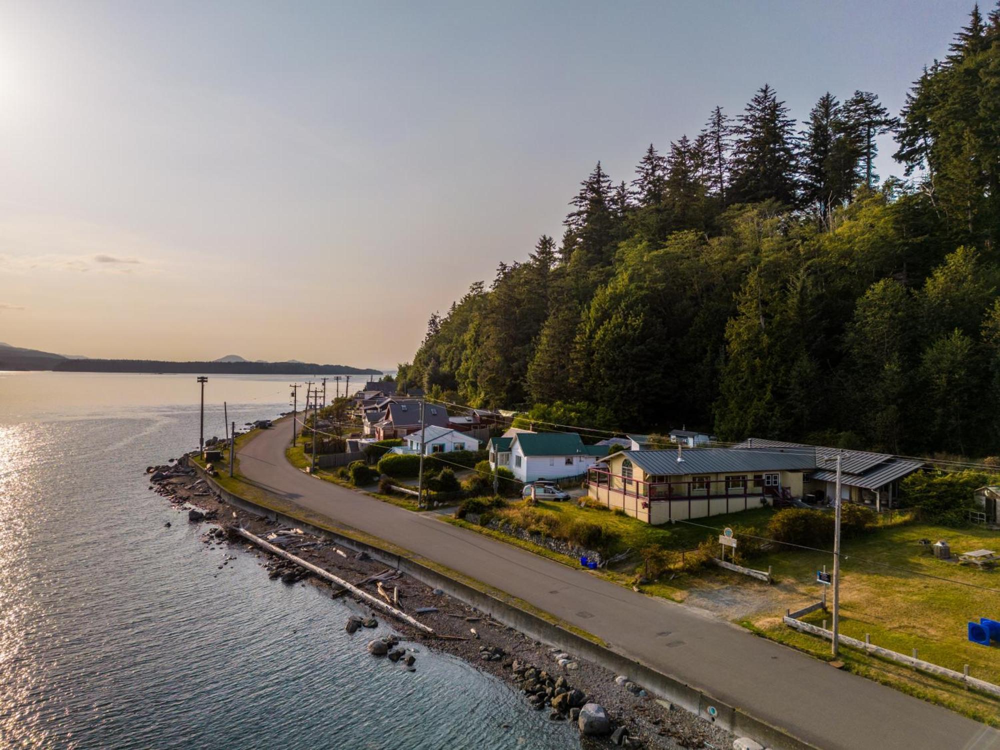 Alert Bay Lodge Exterior photo